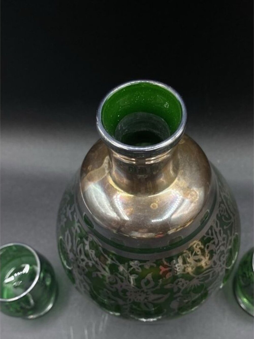 Italian Glass Silver Overlay Floral Pattern Green Decanter and 5 Cordial Glasses - Picture 4 of 12